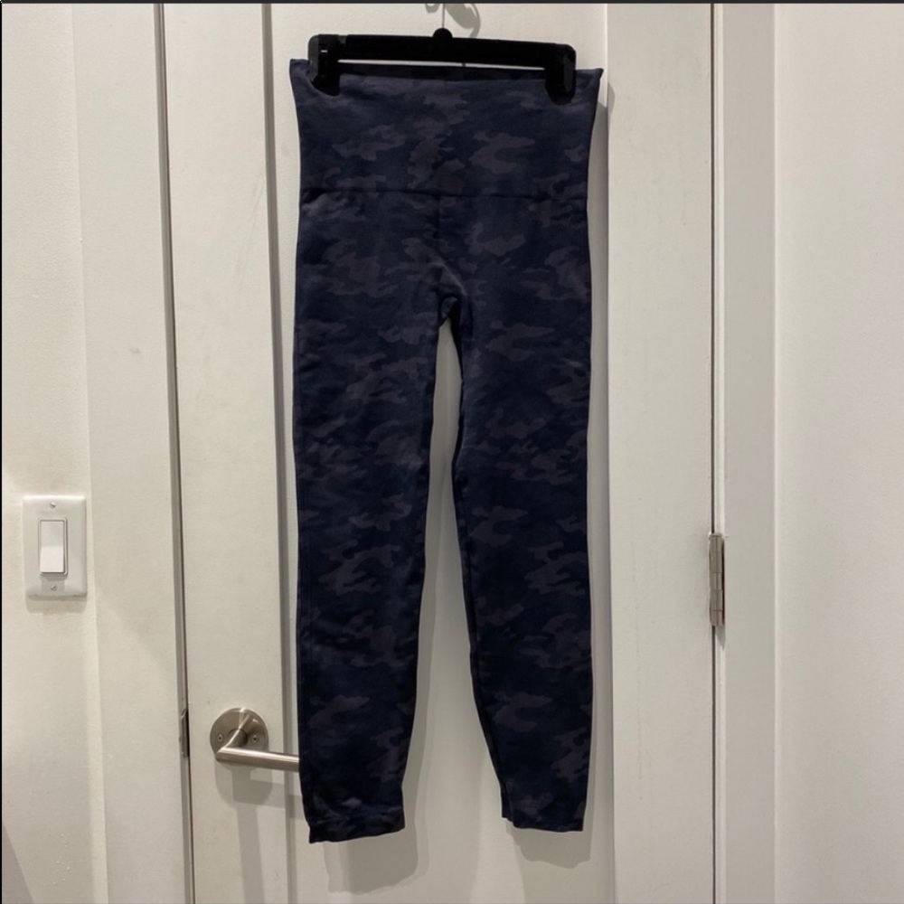 Spanx Seamless Camo Leggings - Picture 4 of 5